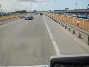Zepsuty samochód na moście w Kiezmarku