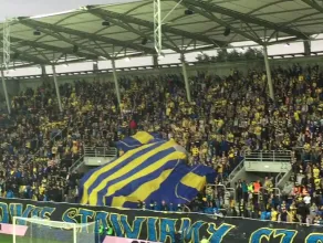 Na stadionie w Gdyni: "Pomaluj mój świat na żółto i na niebiesko"