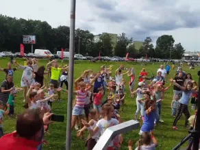 Trwa festyn dla dzieci w parku reagana