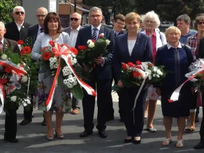 Złożyli kwiaty pod pomnikiem Anny Walentynowicz