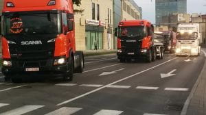 Ciężarówki Scania pod Galerią Bałtycką