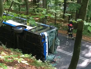 Wywrócony autobus na Sopockiej