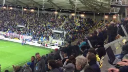 Radość kibiców Arki po golu na 1:0 w meczu z Cracovią