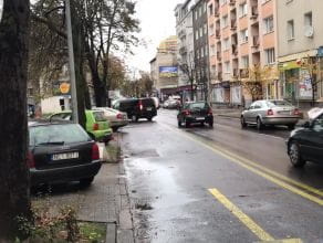 Samochody zaparkowane na zakazie w centrum Gdyni