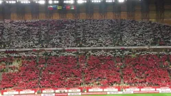 Hymn i kartoniada przed meczem Polska - Meksyk
