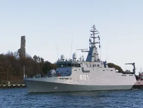 ORP Kormoran wypływa do Gdyni