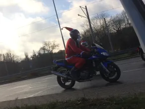 Mikołaje na motocyklach jadą przez Gdańsk