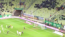 Adam Frączczak strzela na 3:0 dla Pogoni w meczu z Lechią