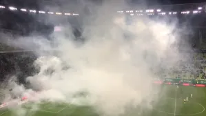 Świece dymne na meczu Lechia Gdańsk - Pogoń Szczecin