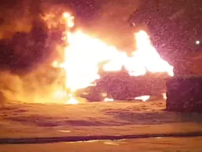Płonący samochód na Głębokiej w Gdańsku