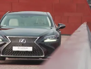 Lexus LS: ekstrawagancja i japońska gościnność