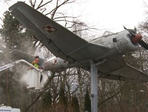 Mycie samolotu TS-8 Bies w Babich Dołach
