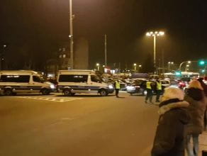 Protestujący przed Urzędem Miasta Gdyni