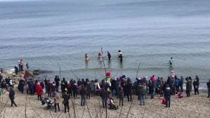 Morsy utopiły Marzannę na plaży w Gdyni
