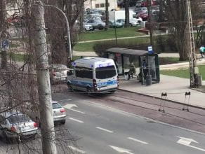 Zatrzymanie samochodu przez policję na Świętojańskiej w Gdyni