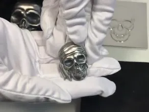 Wielka Czaszka - unikatowa srebrna moneta w kształcie czaszki !