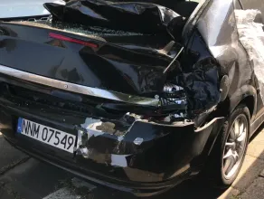 Rozbity Opel pod Zieleniakiem