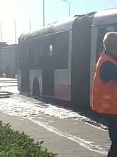 Ugaszony po pożarze autobus na Chełmie
