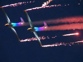 Nocne pokazy lotnicze AeroBaltic 2018