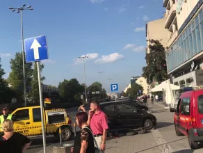 Straż miejska odholowuje auto zaparkowane przy Władysława IV