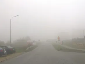 Mgła ogranicza widoczność na Kowalach