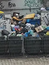 Nie wywożone śmieci w centrum Gdańska