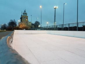 Darmowe lodowisko w Nowym Porcie z widokiem na Westerplatte