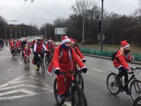 Przejazd Mikołajów na rowerach przez Trójmiasto