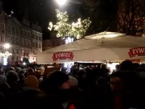Utwór "Sound of silence" wykonany podczas wiecu przeciwko przemocy w Gdańsku