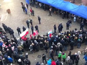 Kolejka do namiotów BOR przed pogrzebem Pawła Adamowicza
