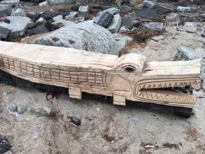 Drewniane rzeźby na gdyńskiej plaży