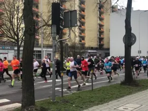 Biegacze ruszyli w półmaratonie w Gdyni 