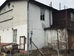 Niszczejący budynek na Niepodległości w Sopocie 