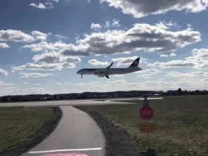 Lądowanie samolotu A320 CS300 z Zurichu