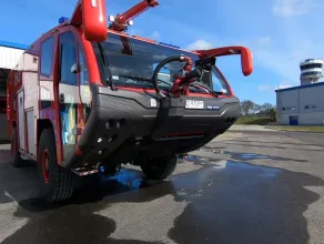 Feliks - nowy wóz gaśniczy na gdańskim lotnisku