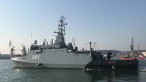 ORP Kormoran wypływa, by oddać hołd zmarłym marynarzom