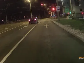 Samochód przejechał na czerwonym świetle
