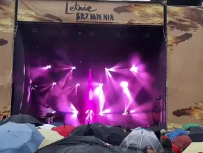 Koncert Nosowskiej w deszczu