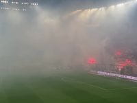 Dym z rac wstrzymał mecz Lechii