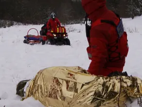 Ratownicy trenowali w śniegu