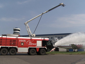 Niesamowite maszyny: wóz do gaszenia pożarów samolotów