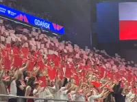 Polska - USA 3:1. Hymn i kartoniada
