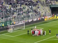 Lechia Gdańsk - GKS Tychy 3:0. Trener podrzucany przez piłkarzy