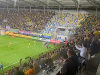 Arka Gdynia - Odra Opole 4:2. Radość kibiców i piłkarzy po 4. golu