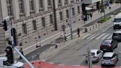 Ciągłe blokowanie skrzyżowania i przejścia na  10 Lutego/3 Maja w Gdyni