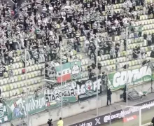 Kibice i piłkarze po wygranej Lechii