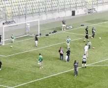 Kibice weszli na murawę po meczu Lechia Gdańsk - Stal Mielec 7:1
