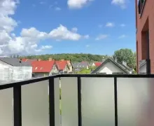 Montaż folii na balustradzie balkonowej. 
