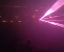 Pokaz laserowy na meczu Arki wygląda jak koncert na stadionie