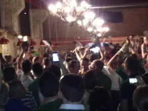 Kibice z Irlandii świętują przed koncertem Snow Patrol w CSG